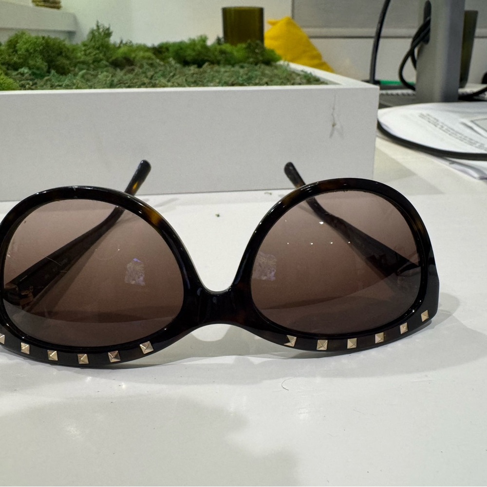 Valentino Brown, Black & Gold Rockstud Tortoise Wayfarer Sunglasses - See Pics! - Picture 12 of 16